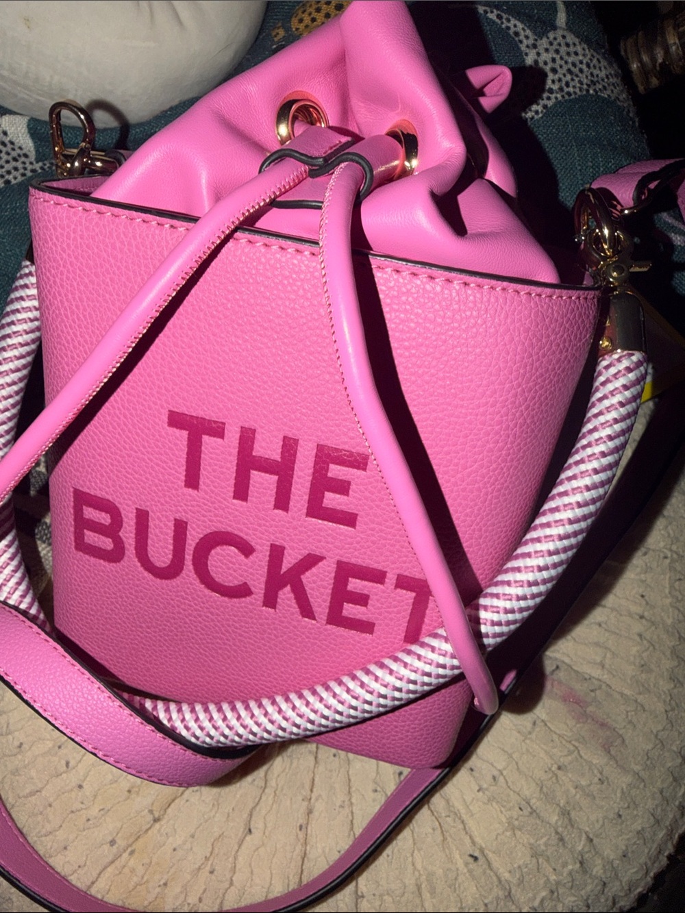 Pink 'The Bucket' medium Bucket Bag with “the wallet” and wristlet - Picture 9 of 12